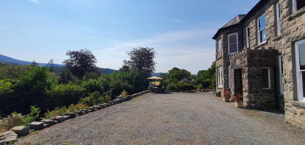 Large Mach Apartment At Pen Y Coed Hall Долгеллау Экстерьер фото